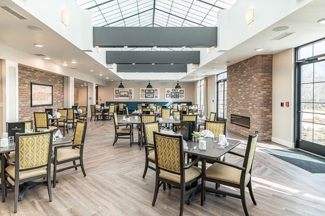 Cloverland-Park_Large-Dining-Room-Side